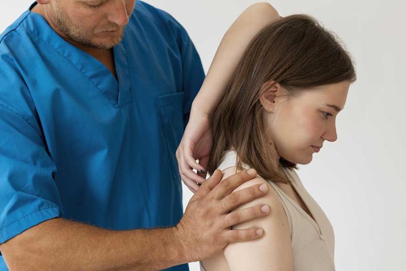 chiropractor help with shoulder pain